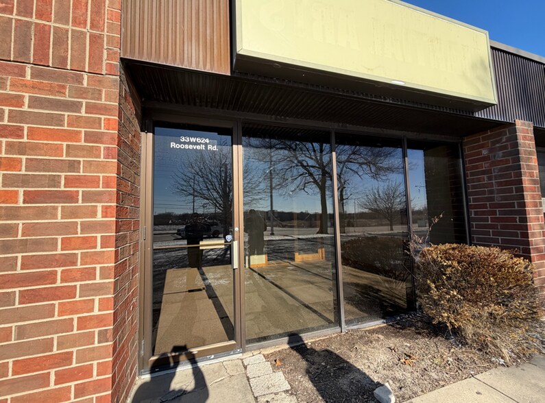 More Photos Of 33W624 Roosevelt Rd, Geneva Storefront Retail Office For Lease