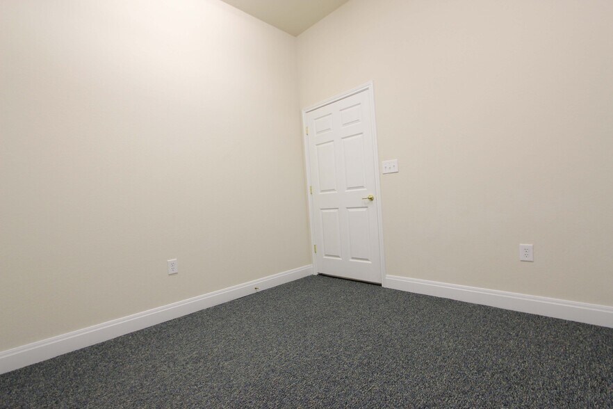 More Photos Of 1311 Chisholm Trl, Round Rock Office For Lease