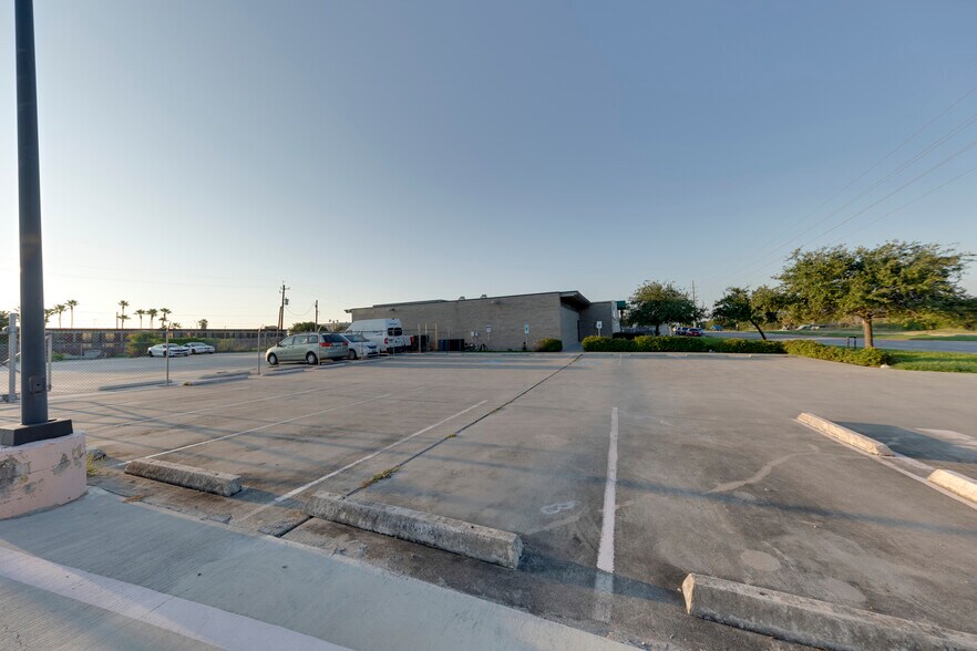 More Photos Of 826 Krill St, Corpus Christi Warehouse For Lease