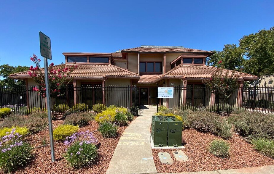 More Photos Of 1049 Union Ave, Fairfield Office Residential For Lease