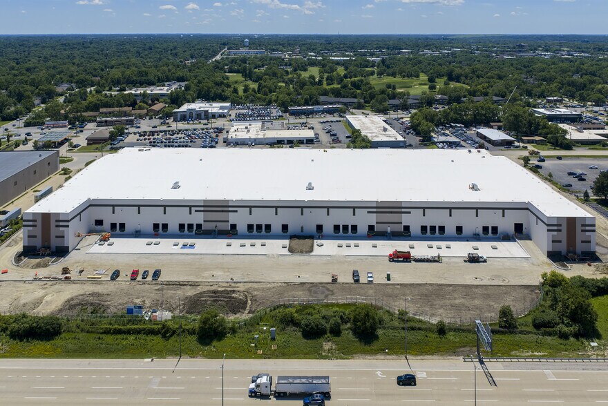 More Photos Of 2300 Warrenville Rd, Downers Grove Warehouse For Lease