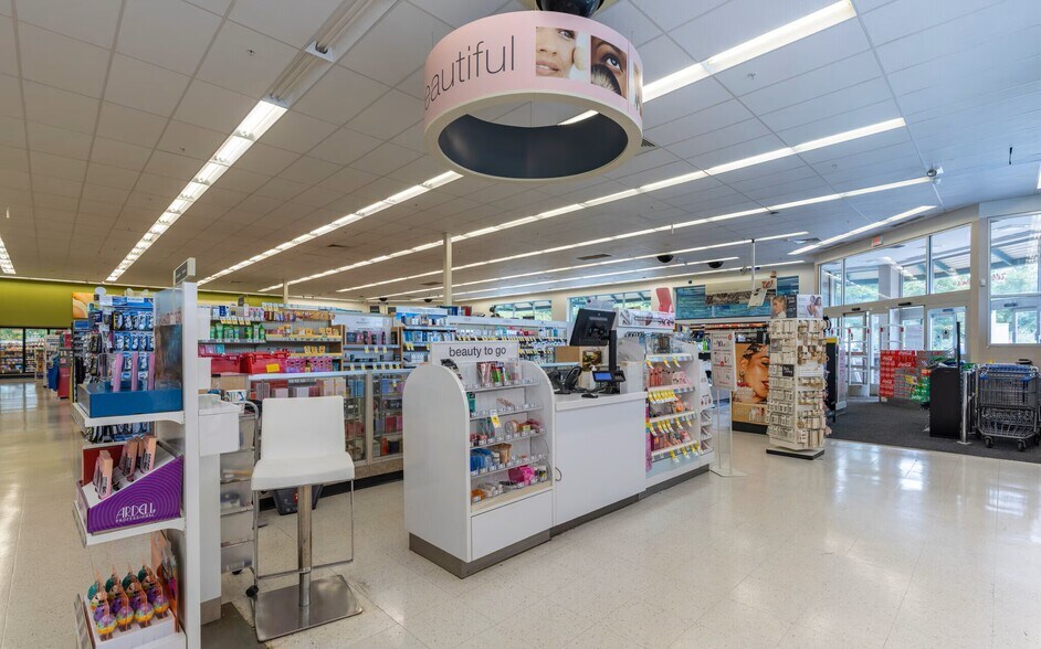 More Photos Of 3900 N US 31 South, Traverse City General Retail For Sale