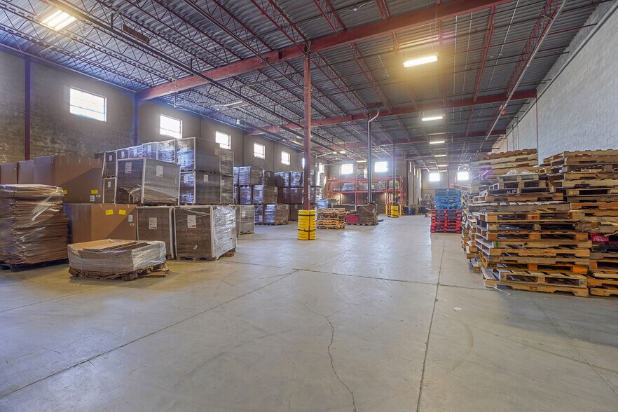More Photos Of 4580-4610 Hickmore, Montréal Industrial For Lease