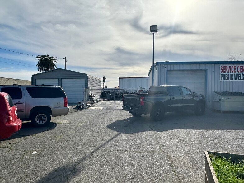 More Photos Of 1450 W Main St, Merced Auto Repair For Sale