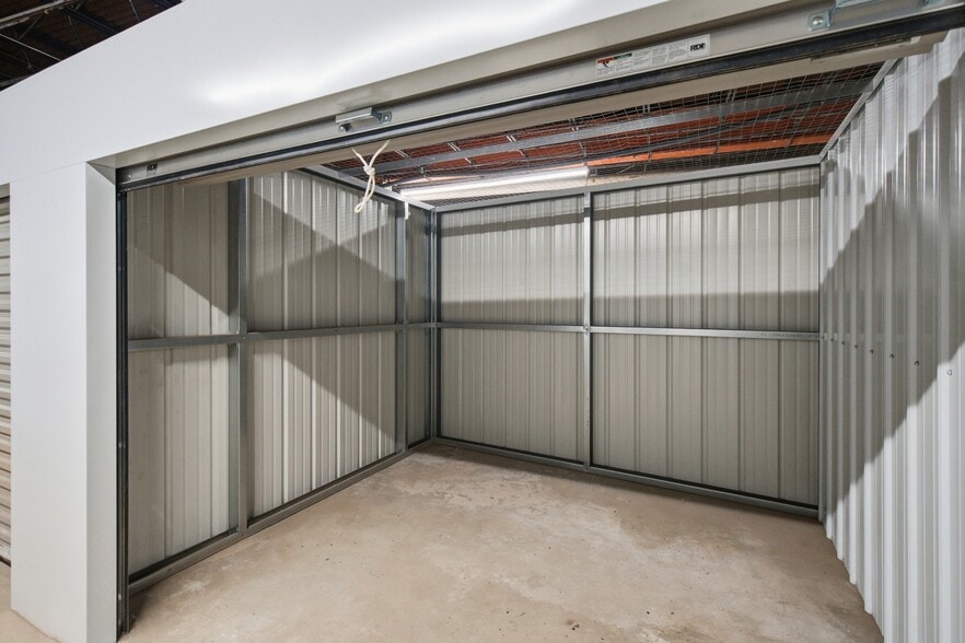 More Photos Of 7708 1st Ave N, Birmingham Self Storage For Sale