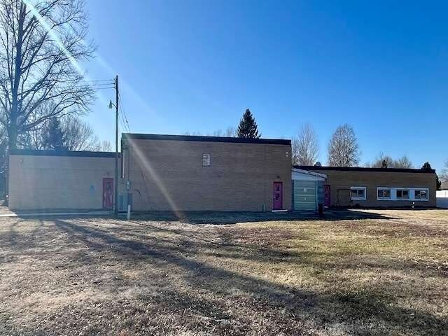 More Photos Of 407 N Holt St, Atkinson Schools For Sale