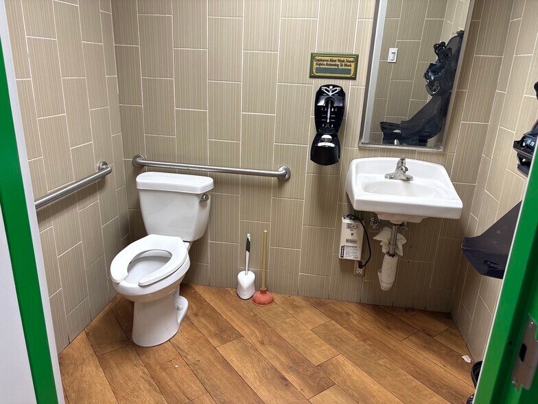 More Photos Of 6516 Kitten Lake Dr, Midland Restaurant For Lease