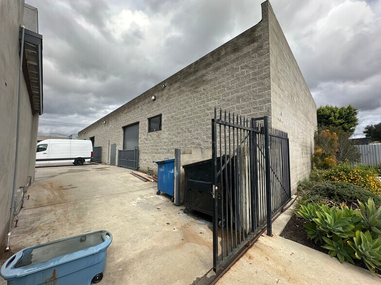 More Photos Of 2918 Denby Ave, Los Angeles Light Manufacturing For Lease