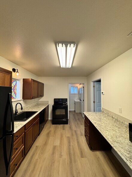 More Photos Of 143 N West St, Bertram Flex For Sale