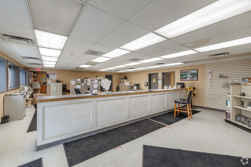 More Photos Of 1770-1810 Lemoyne Ave, Syracuse Warehouse For Sale