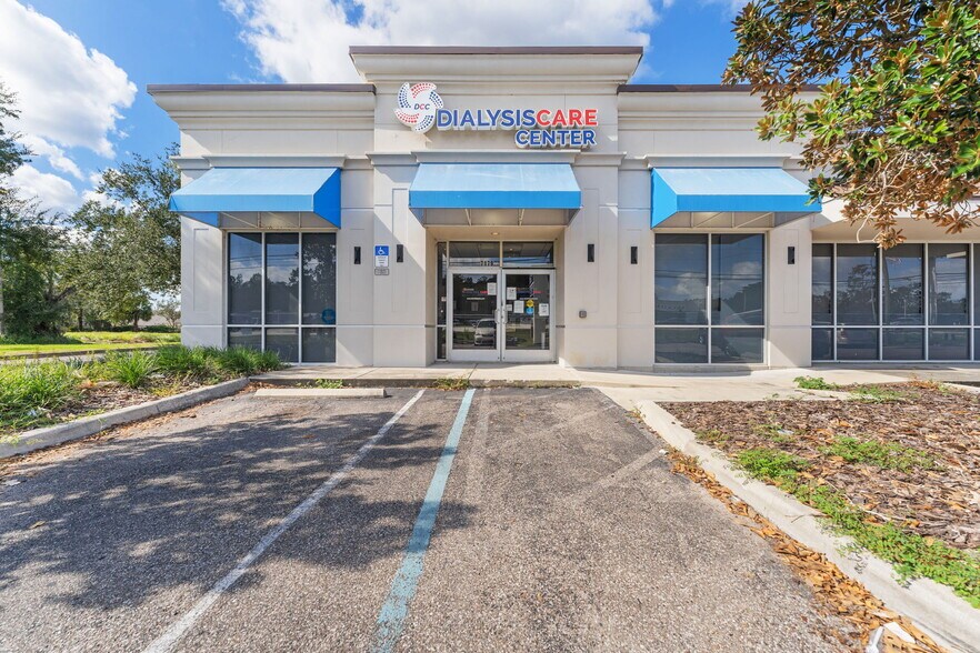 More Photos Of 7179-7187 Broad St, Brooksville Freestanding For Sale