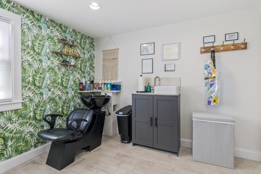 More Photos Of 712 Main St, Hyannis Storefront Retail Office For Sale