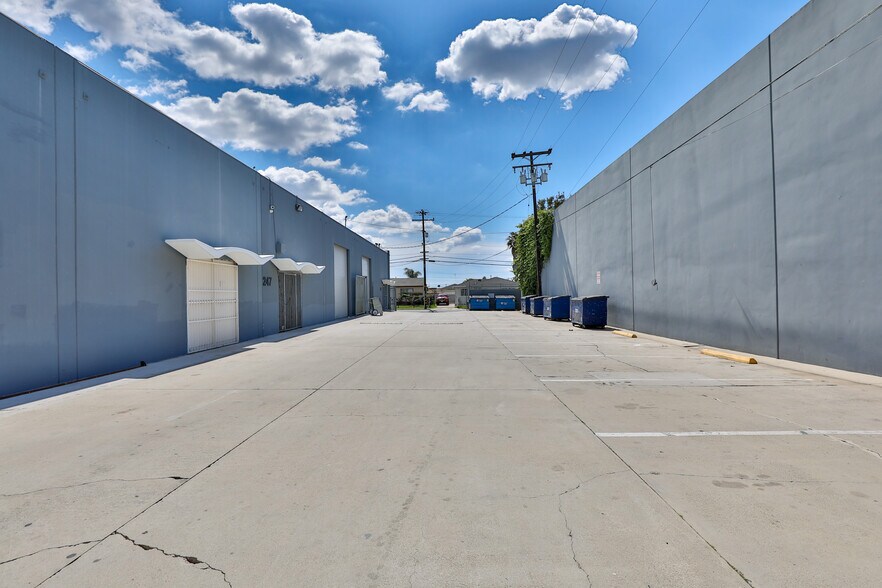 More Photos Of 245-261 E 157th St, Gardena Manufacturing For Sale