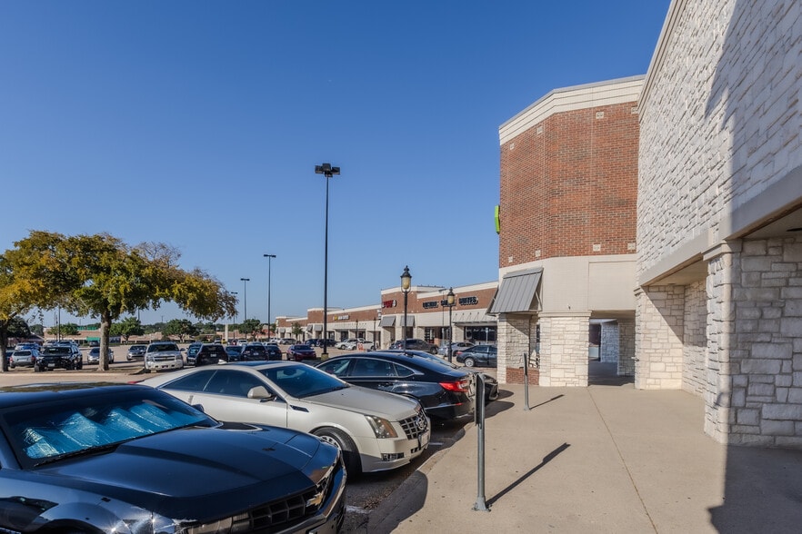 More Photos Of 2810 E Trinity Mills Rd, Carrollton Unknown For Lease