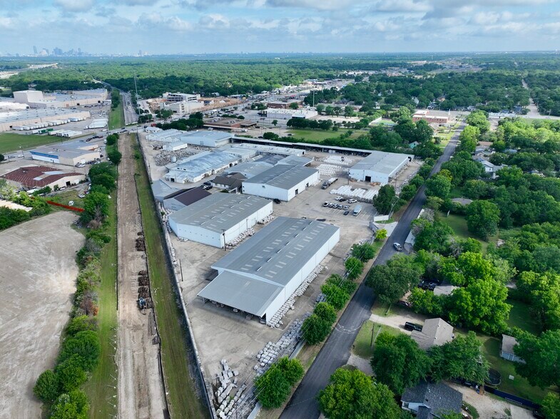More Photos Of 301 Pleasant Dr, Dallas Warehouse For Lease