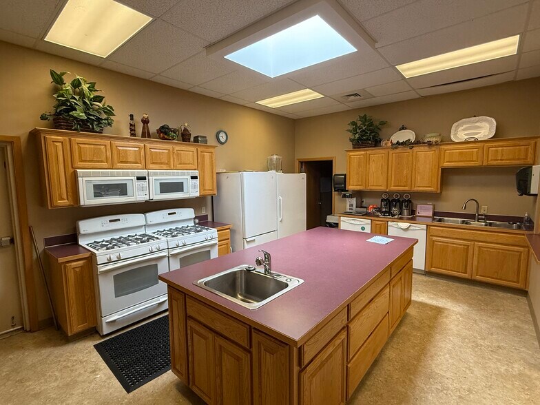 More Photos Of 220 S 42nd St, Springfield Specialty For Sale