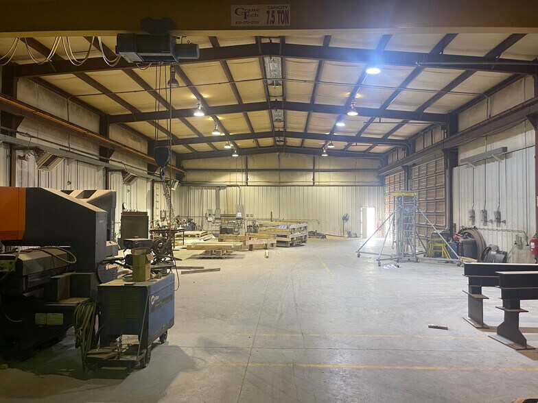 More Photos Of 715 W 81st St, Odessa Warehouse For Sale