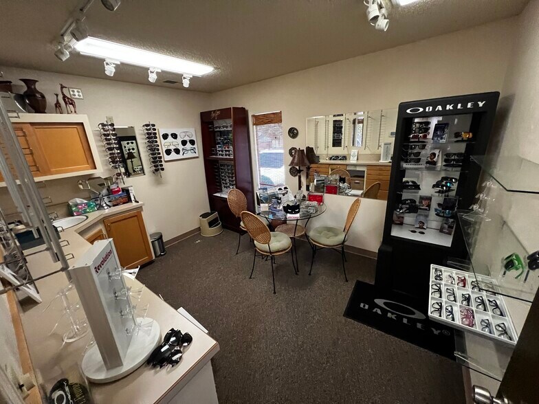 More Photos Of 3753 Churn Creek Rd, Redding Office For Sale