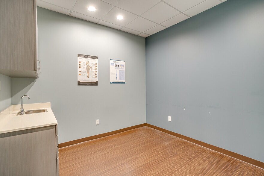 More Photos Of 221 Regency Pky, Mansfield Medical For Lease