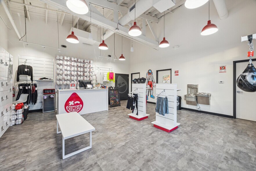 More Photos Of 1111 E 11th St, Houston Freestanding For Sale