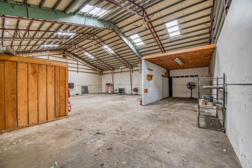 More Photos Of 6387 Ohio 48, Lebanon Specialty For Sale