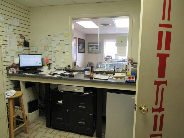 More Photos Of 4794 S Dixie Dr, Dayton Auto Repair For Lease