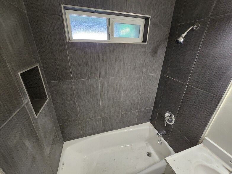 More Photos Of 8858 Flower St, Bellflower Freestanding For Lease