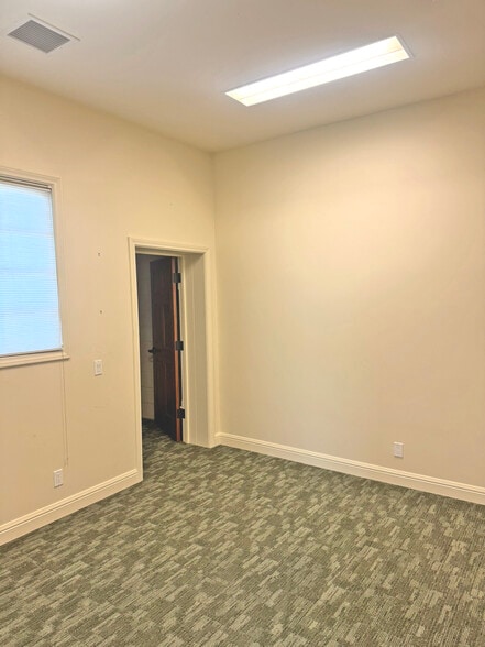 More Photos Of 1715 State St, Santa Barbara Office For Lease
