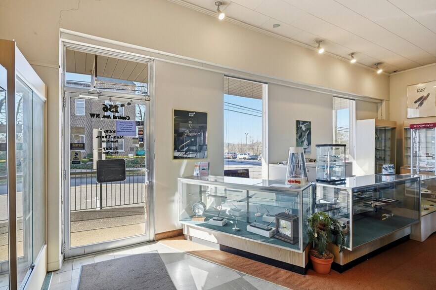 More Photos Of 156 Central Ave NW, Cleveland Convenience Store For Sale