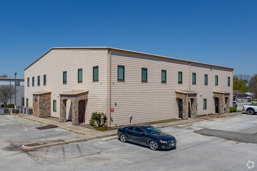 More Photos Of 5011 5th St, Katy Office For Sale
