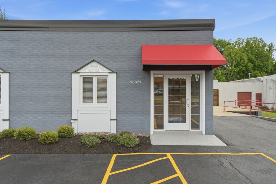 More Photos Of 16821 Park Circle Dr, Chagrin Falls Office For Sale
