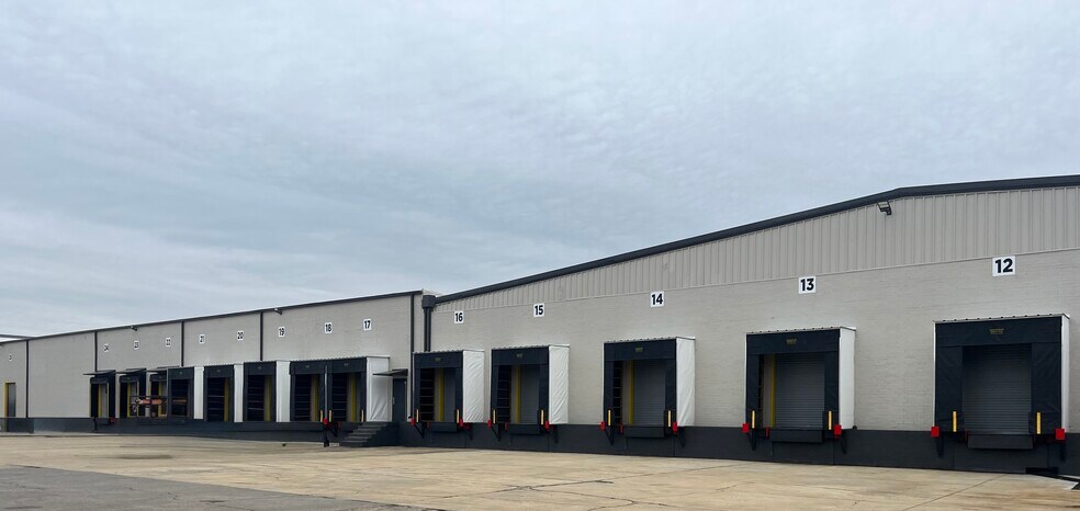 More Photos Of 765 S Erwin St, Cartersville Warehouse For Lease
