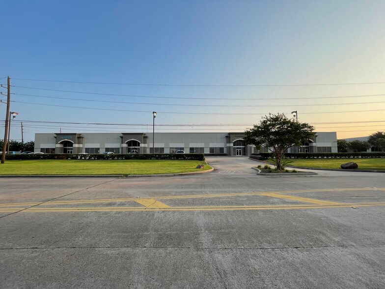 More Photos Of 12560 Reed Rd, Sugar Land Light Manufacturing For Lease