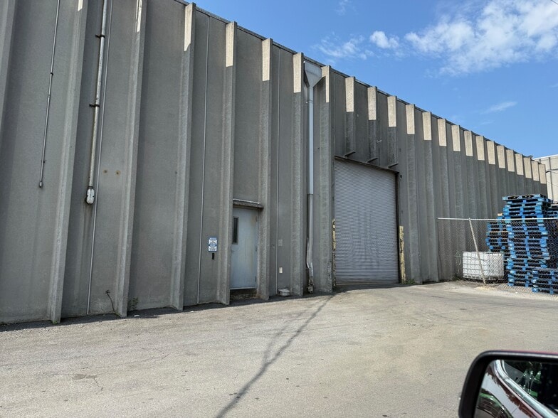 Primary Photo Of 551 Fairmont Ave, Winchester Warehouse For Lease