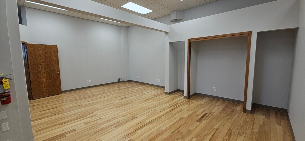 More Photos Of 705 S Barstow St, Eau Claire Storefront For Lease