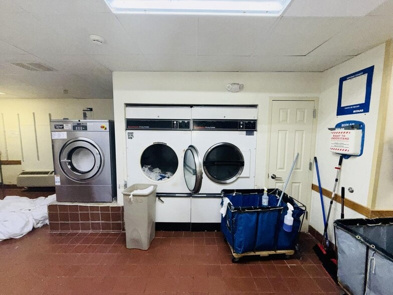 More Photos Of 9169 Markville Dr, Dallas Hotel For Sale