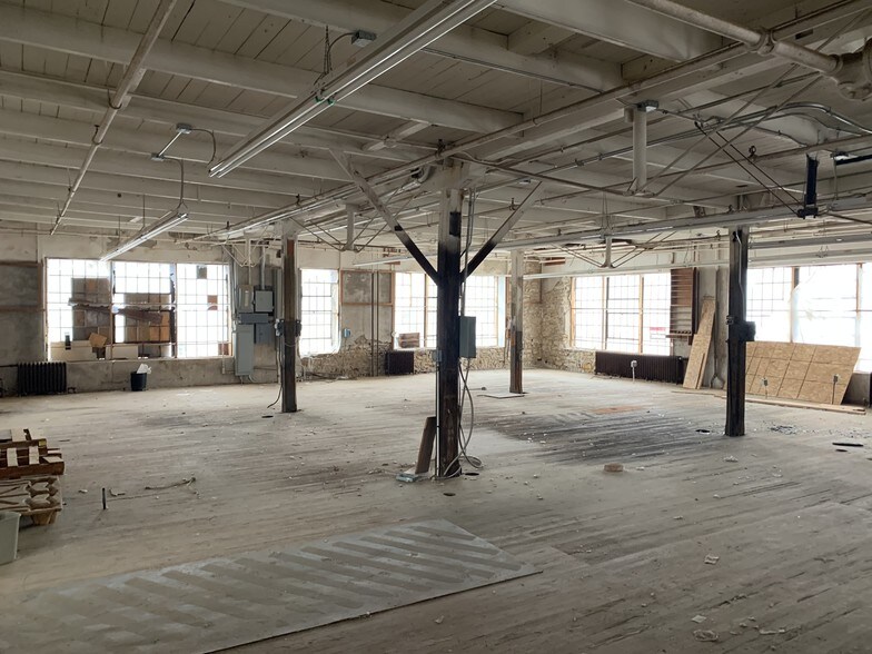 More Photos Of 612 New Hampshire St, Lawrence Office For Lease