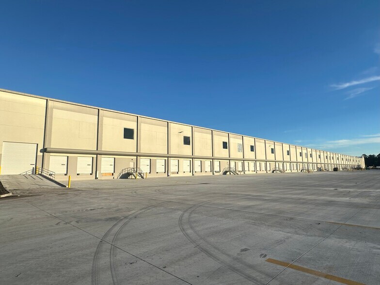 More Photos Of 5550 POW-MIA Memorial Pkwy, Jacksonville Distribution For Lease