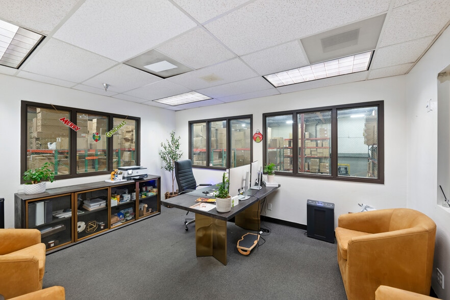 More Photos Of 6935-6947 Atlantic Ave, Long Beach Warehouse For Lease