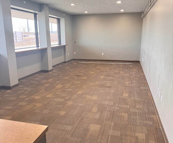 More Photos Of 8930 S 137th Cir, Omaha Warehouse For Lease