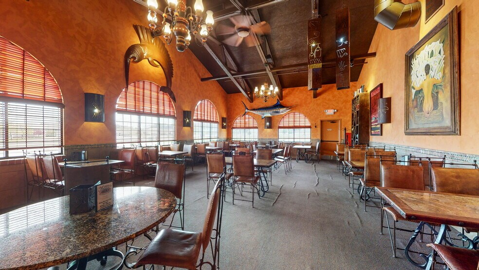 More Photos Of 4207 Oakwood Hills Pkwy, Eau Claire Restaurant For Sale