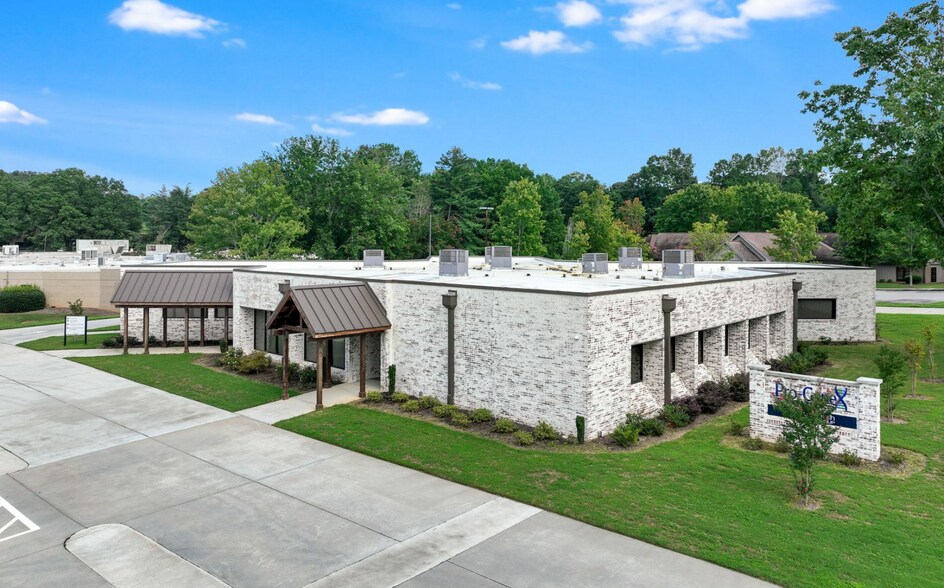 More Photos Of 669 Lanier Park Dr, Gainesville Medical For Sale