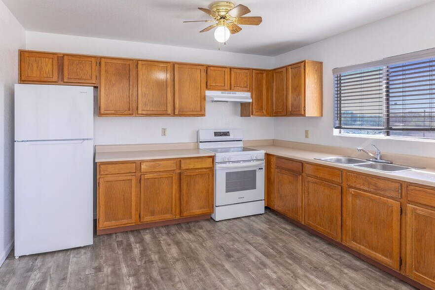 More Photos Of 450 Palm Dr, Wickenburg Apartments For Sale