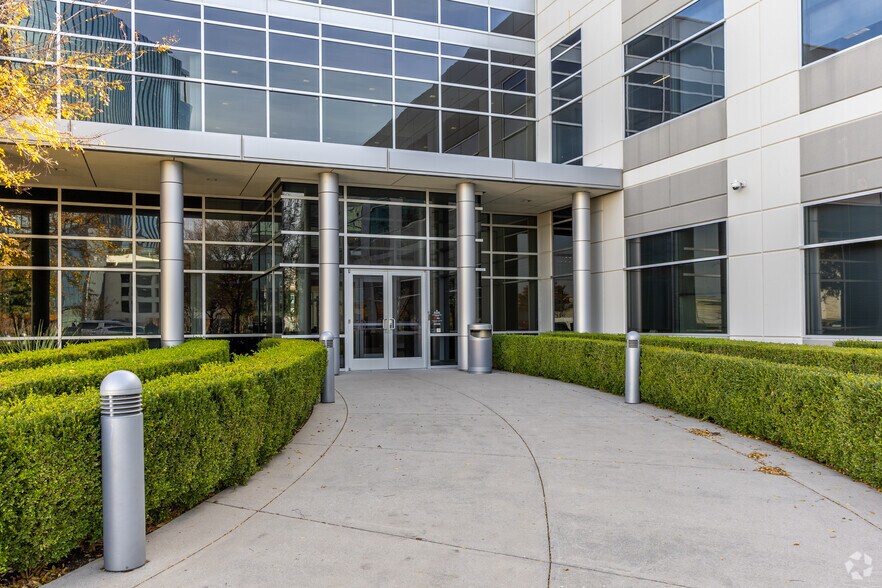 More Photos Of 5550 Granite Pky, Plano Office For Lease