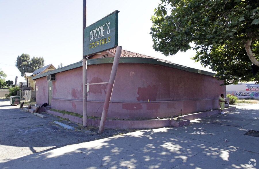 More Photos Of 855 W Holt Ave, Pomona Bar For Sale
