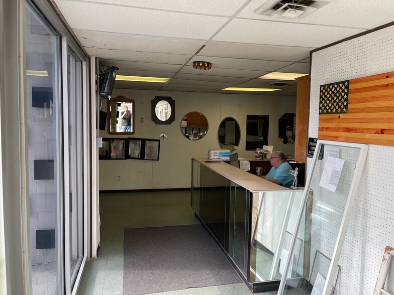 More Photos Of 1623 N Main St, Lima General Retail For Sale