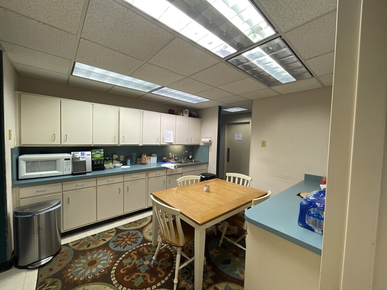 More Photos Of 1309-1315 Milstead Ave NE, Conyers Medical For Sale