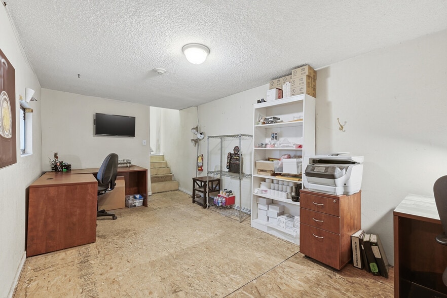 More Photos Of 2553 Sheridan Blvd, Edgewater Storefront Retail Office For Sale