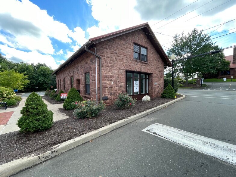 More Photos Of 700-720 Hopmeadow St, Simsbury Unknown For Lease