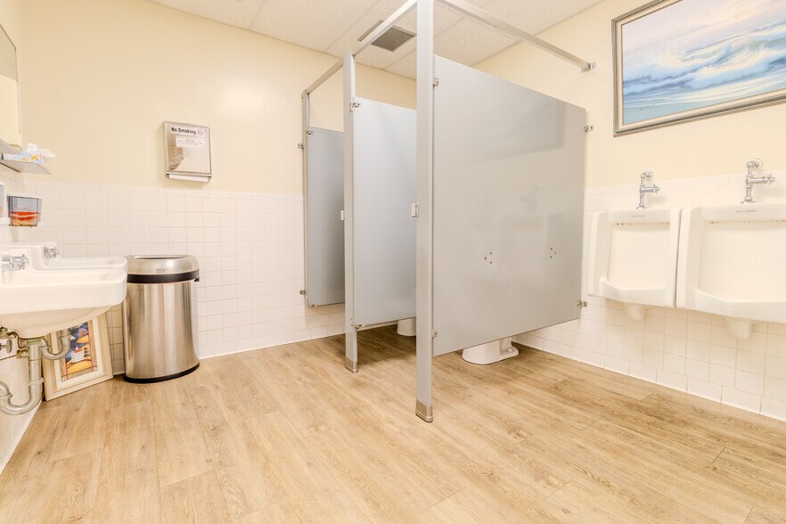 More Photos Of 346 Freeport Rd, New Kensington Medical For Lease